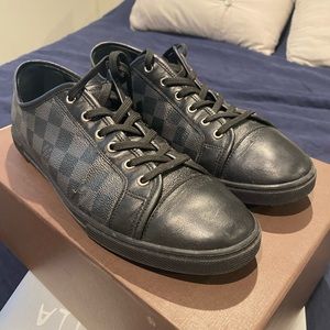 Louis Vuitton Sneakers size 9